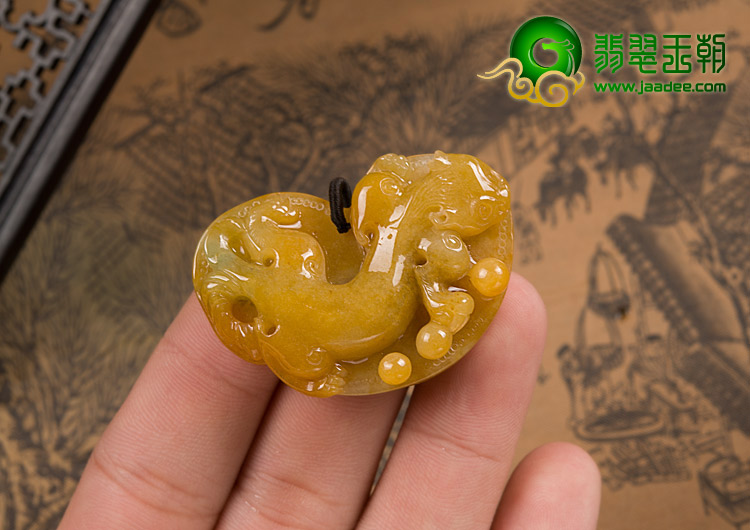 糯冰种黄翡缅甸翡翠A货螭龙挂件