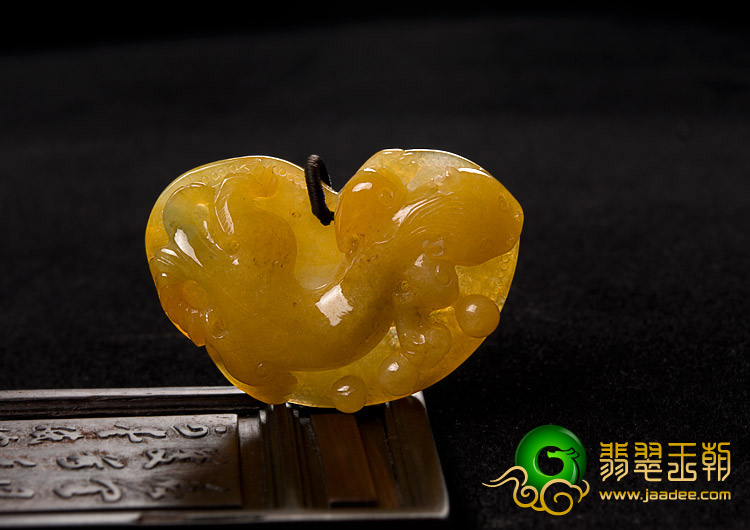 糯冰种黄翡缅甸翡翠A货螭龙挂件