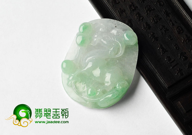 糯冰种白底青缅甸翡翠A货羊挂件
