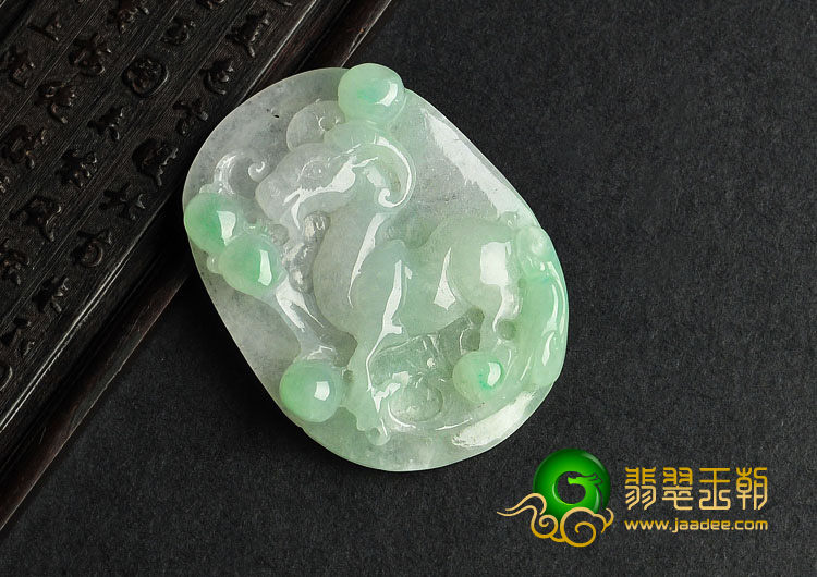 糯冰种白底青缅甸翡翠A货羊挂件