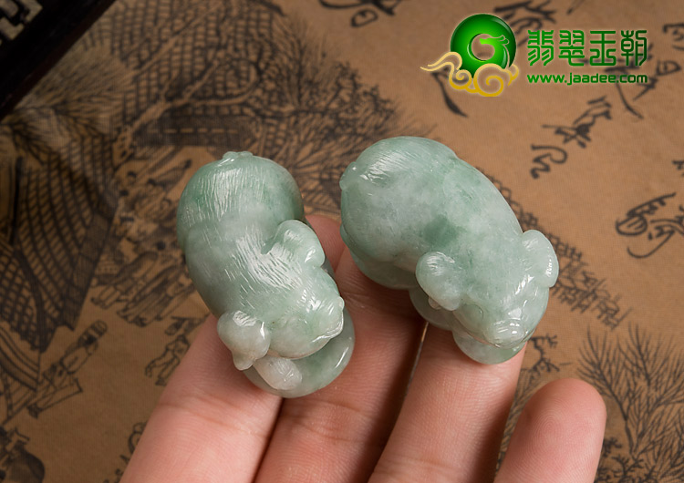 糯冰种晴水缅甸翡翠A货招财猪挂件（一对）