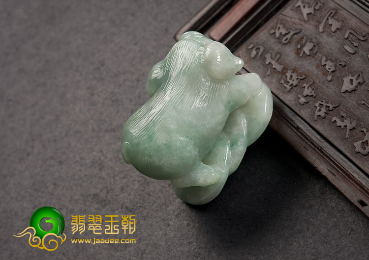 糯冰种晴水缅甸翡翠A货招财猪挂件（一对）