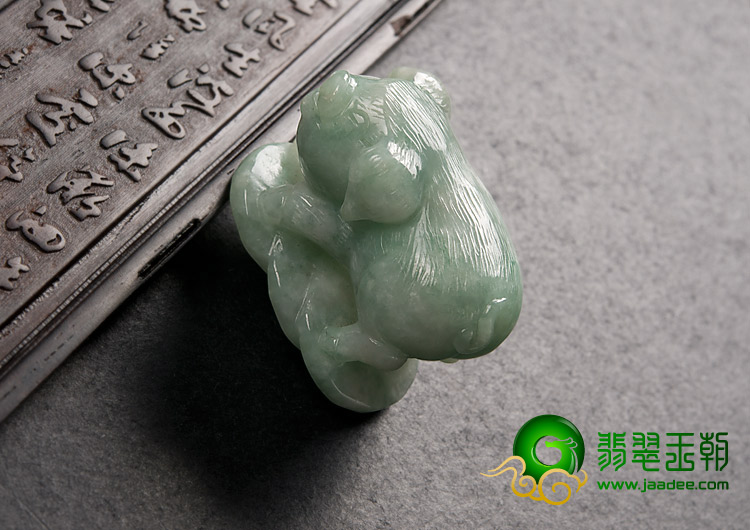 糯冰种晴水缅甸翡翠A货招财猪挂件（一对）