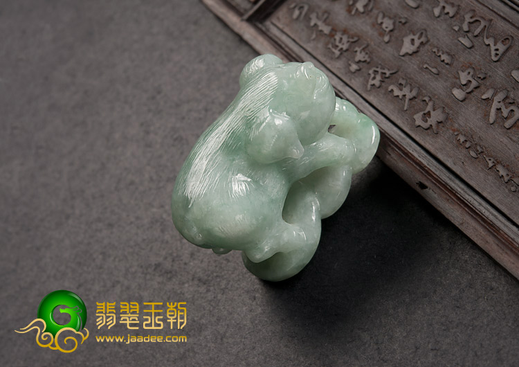 糯冰种晴水缅甸翡翠A货招财猪挂件（一对）