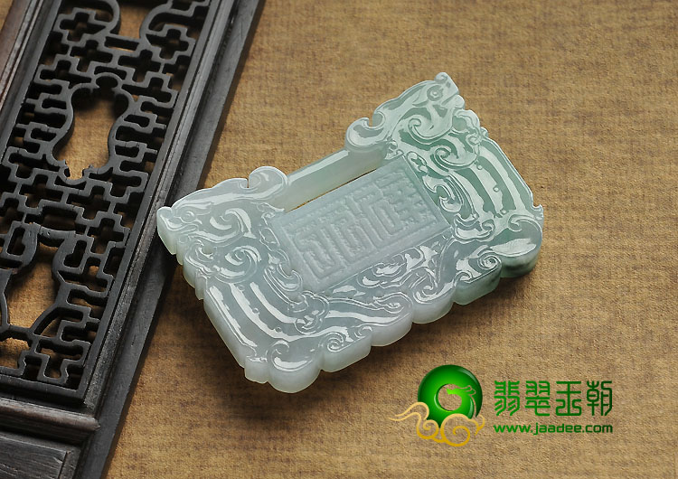 糯冰种晴水缅甸翡翠A货仿古玉锁挂件