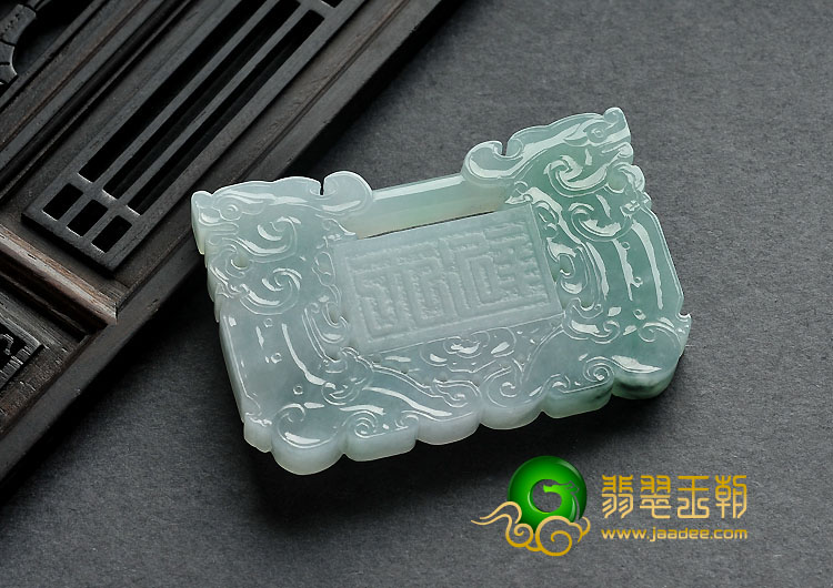 糯冰种晴水缅甸翡翠A货仿古玉锁挂件
