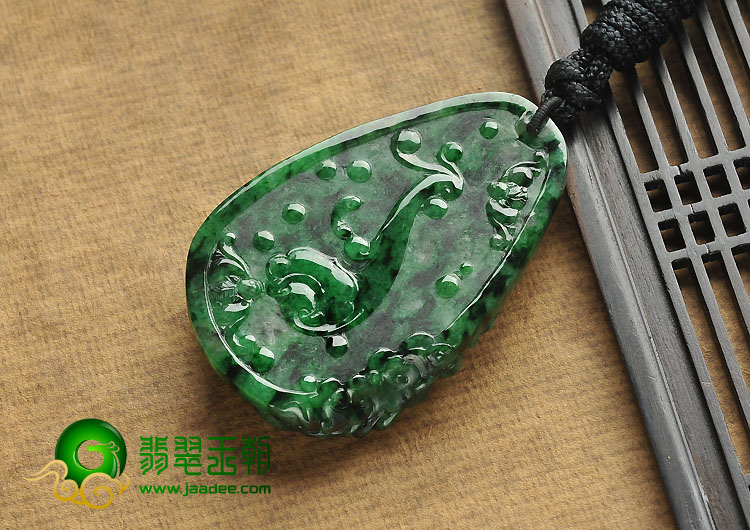 糯冰种癣加绿缅甸翡翠A货龙行如意挂件