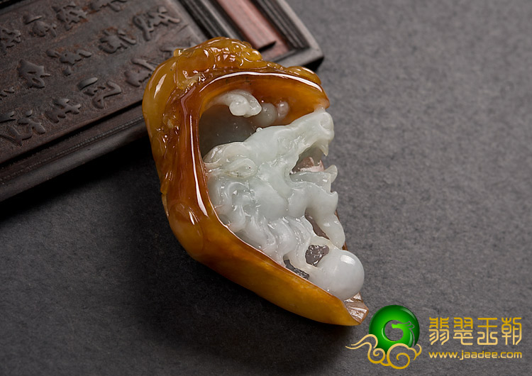 糯冰种红黄翡缅甸翡翠A货狼首挂件