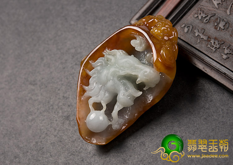 糯冰种红黄翡缅甸翡翠A货狼首挂件