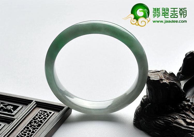 糯冰种翠色缅甸翡翠A货手镯（58mm）