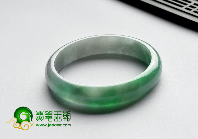 糯冰种翠色缅甸翡翠A货手镯（58mm）