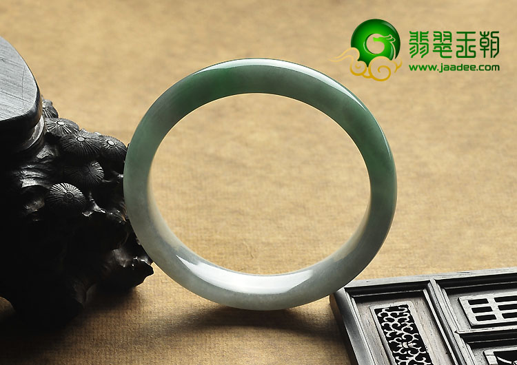 糯冰种翠色缅甸翡翠A货手镯（58mm）