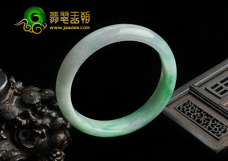 糯冰种翠色缅甸翡翠A货手镯（58mm）