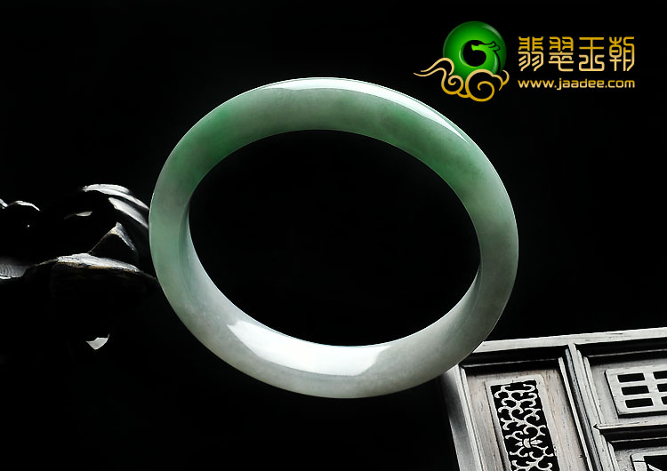 糯冰种翠色缅甸翡翠A货手镯（58mm）