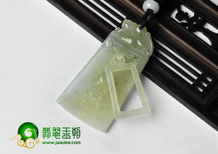 冰种淡黄翡缅甸翡翠A货貔貅牌挂件
