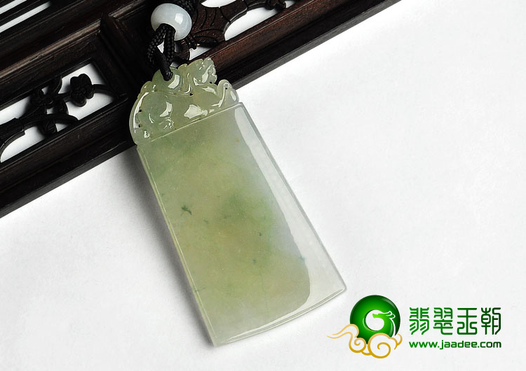 冰种淡黄翡缅甸翡翠A货貔貅牌挂件