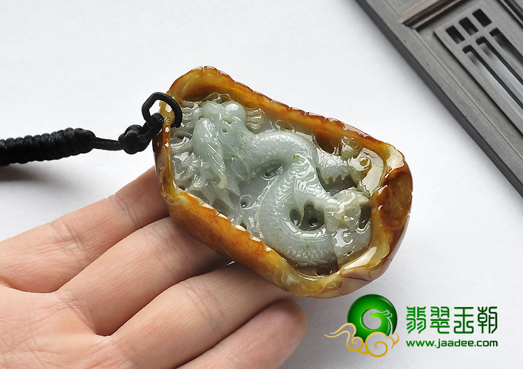 糯冰种褐红翡缅甸翡翠A货龙戏珠挂件