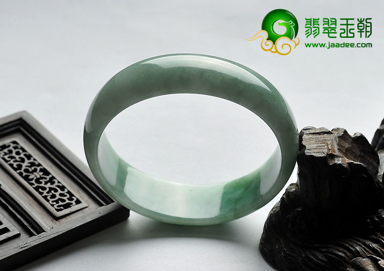 糯冰种飘花缅甸翡翠A货贵妃镯（53.6-48.7mm）