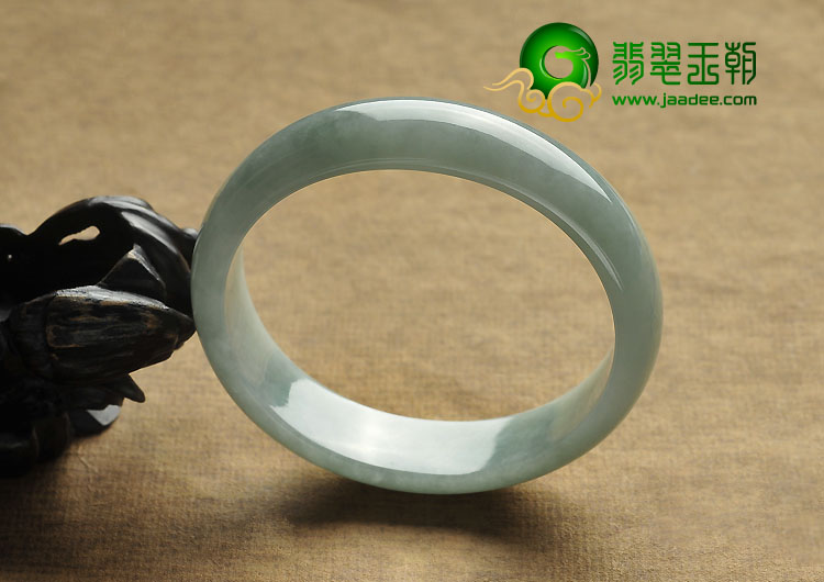 糯冰种晴水缅甸翡翠A货贵妃镯（55.6-50.1mm）