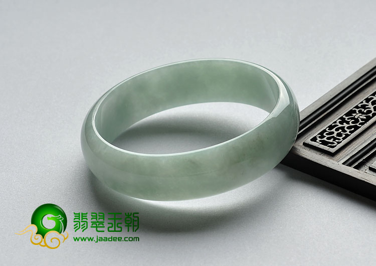 糯冰种晴水缅甸翡翠A货贵妃镯（55.6-50.1mm）
