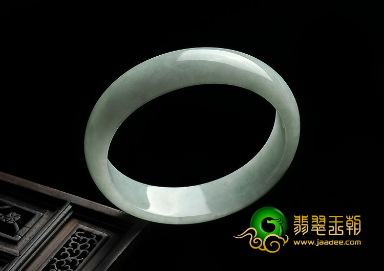 糯冰种晴水缅甸翡翠A货贵妃镯（55.6-50.1mm）