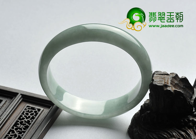糯冰种晴水缅甸翡翠A货贵妃镯（55.6-50.1mm）
