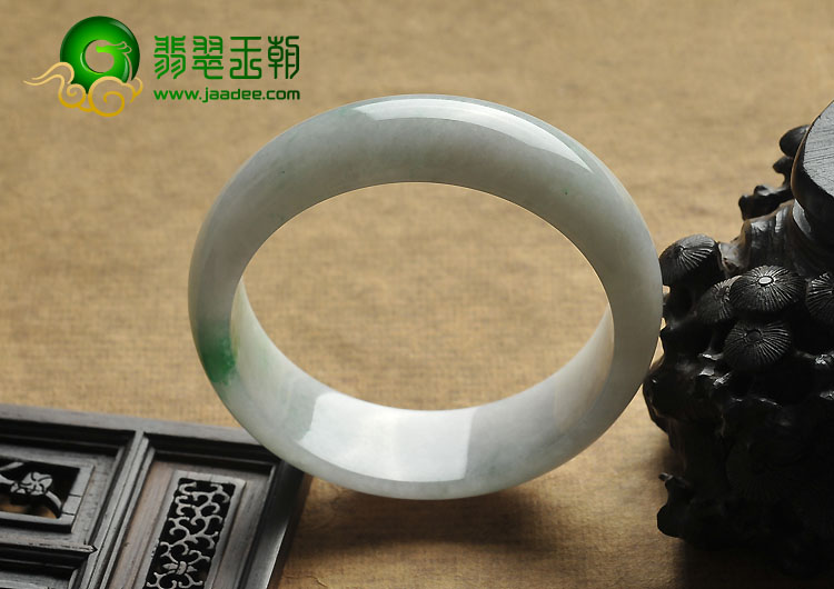 糯冰种飘翠缅甸翡翠A货手镯（57.2mm）