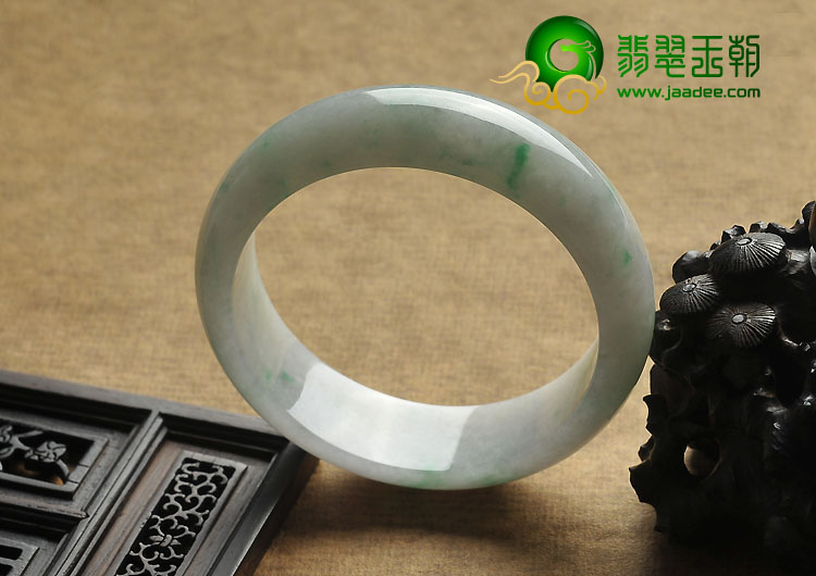 糯冰种飘翠缅甸翡翠A货手镯（57.8mm）
