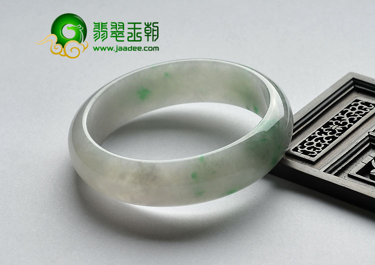 糯冰种飘翠缅甸翡翠A货手镯（60.2mm）