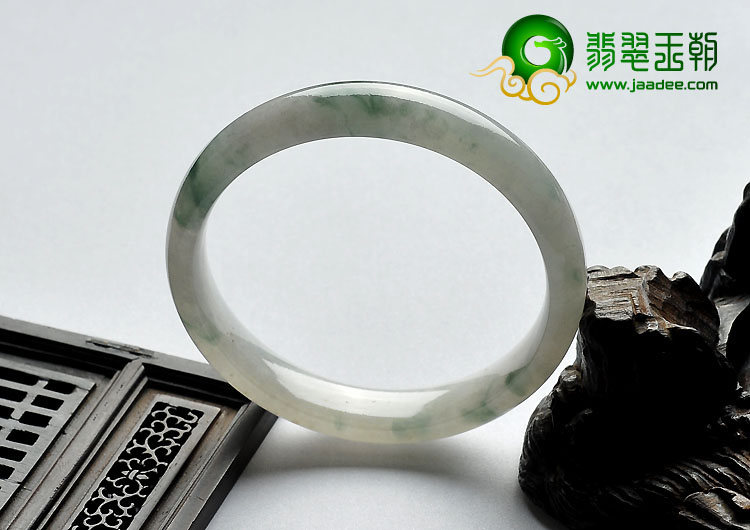 糯冰种飘花缅甸翡翠A货手镯（59mm）