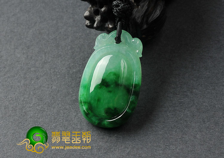 糯冰种浓绿缅甸翡翠A货福在眼前挂件