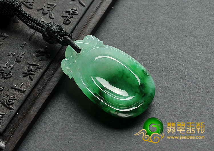 糯冰种浓绿缅甸翡翠A货福在眼前挂件