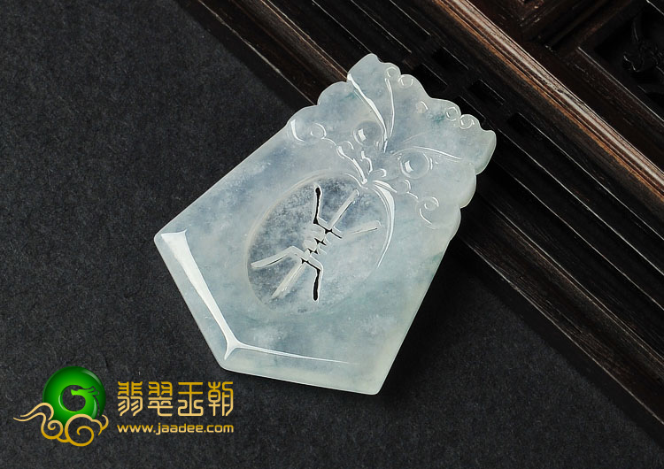 冰种略飘花缅甸翡翠A货寿牌挂件