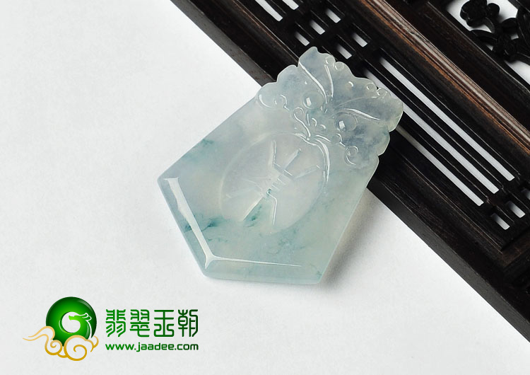 冰种略飘花缅甸翡翠A货寿牌挂件
