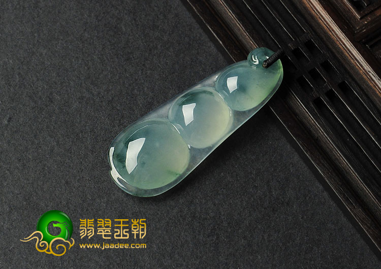 冰种飘花缅甸翡翠A货四季豆挂件