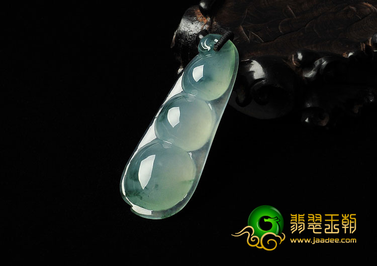 冰种飘花缅甸翡翠A货四季豆挂件