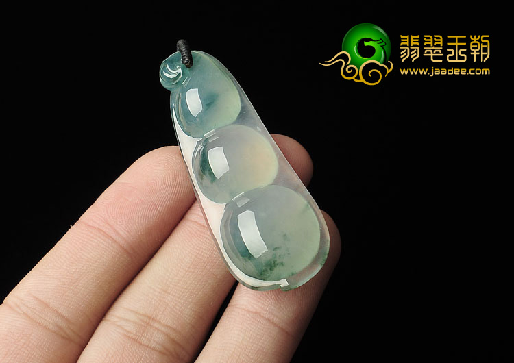 冰种飘花缅甸翡翠A货四季豆挂件