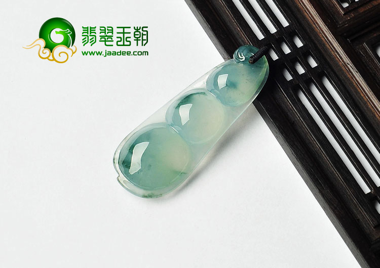 冰种飘花缅甸翡翠A货四季豆挂件