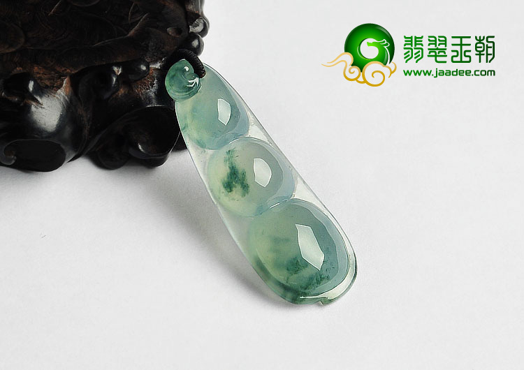 冰种飘花缅甸翡翠A货四季豆挂件