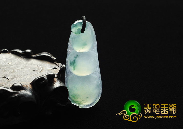 冰种飘花缅甸翡翠A货四季豆挂件