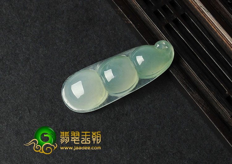 冰种晴水缅甸翡翠A货四季豆挂件