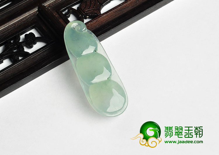 冰种晴水缅甸翡翠A货四季豆挂件