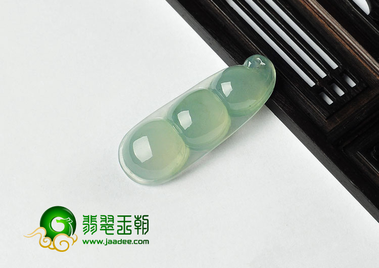 冰种晴水缅甸翡翠A货四季豆挂件