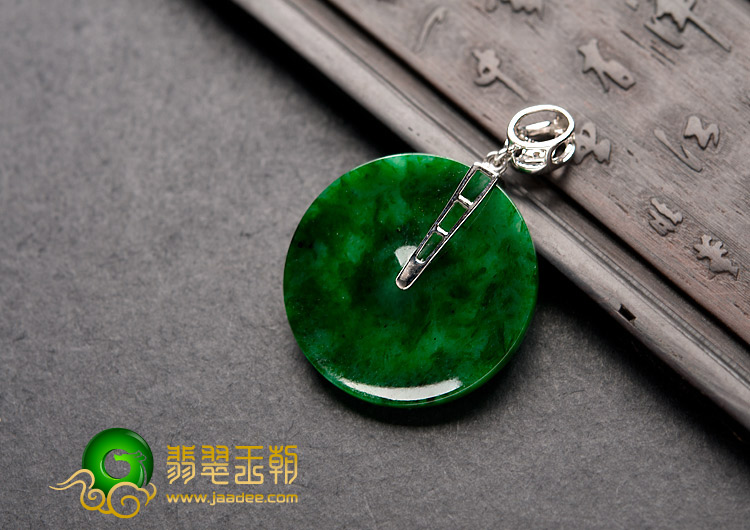 糯冰种癣加绿缅甸翡翠A货镶白金平安扣挂件（水钻）