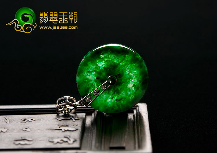 糯冰种癣加绿缅甸翡翠A货镶白金平安扣挂件（水钻）