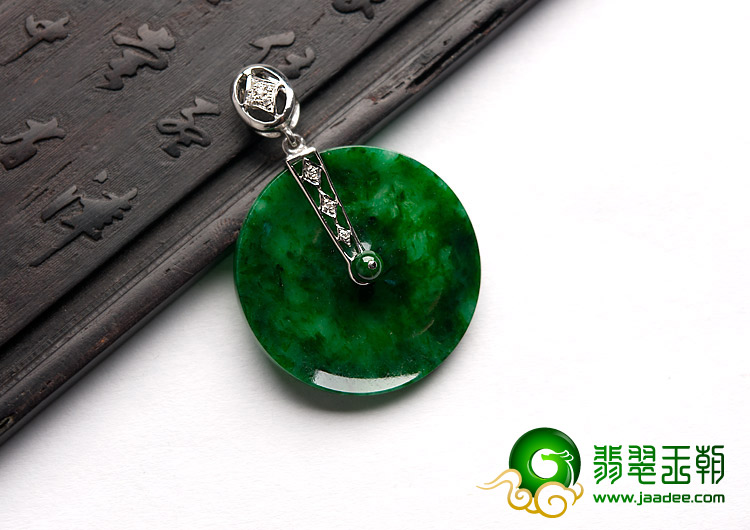 糯冰种癣加绿缅甸翡翠A货镶白金平安扣挂件（水钻）
