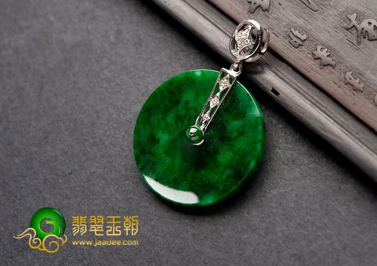 糯冰种癣加绿缅甸翡翠A货镶白金平安扣挂件（水钻）