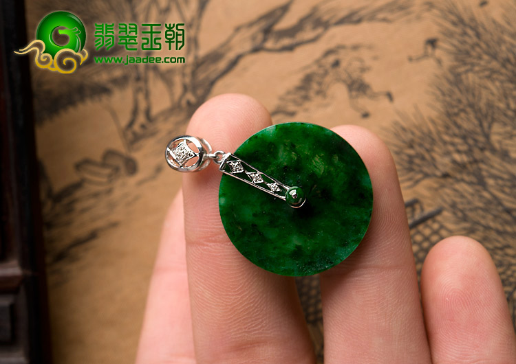 糯冰种癣加绿缅甸翡翠A货镶白金平安扣挂件（水钻）