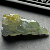 冰种黄翡飘花缅甸翡翠A货貔貅挂件