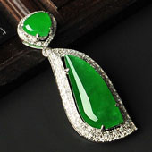 冰种阳绿缅甸翡翠A货镶白金胸坠（真钻）